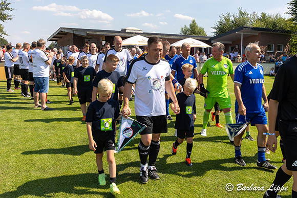 SC FußballJubi Freundschaftsspiel 2024 BLippe Einmarsch