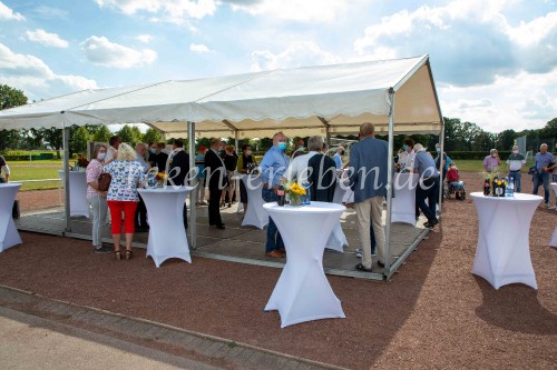 Integrationssportplatz MV Ministerin Scharrenbach - BLippe-1