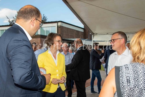 Ministerin Scharrenbach zu Besuch in Maria Veen