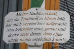 Nachbarn Konrad-Adenauer Straße stellen Maibaum auf