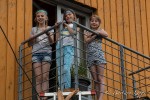 Nachbarn Konrad-Adenauer Straße stellen Maibaum auf