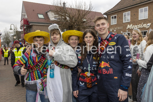 Straßenkarneval-2025-BLippe-31